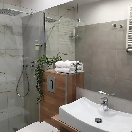 Apartment Q Apart Amber - Klimatyzowane Studio Przy Manufakturze Z Garazem Gratis, Fv Lodz (Lodz)